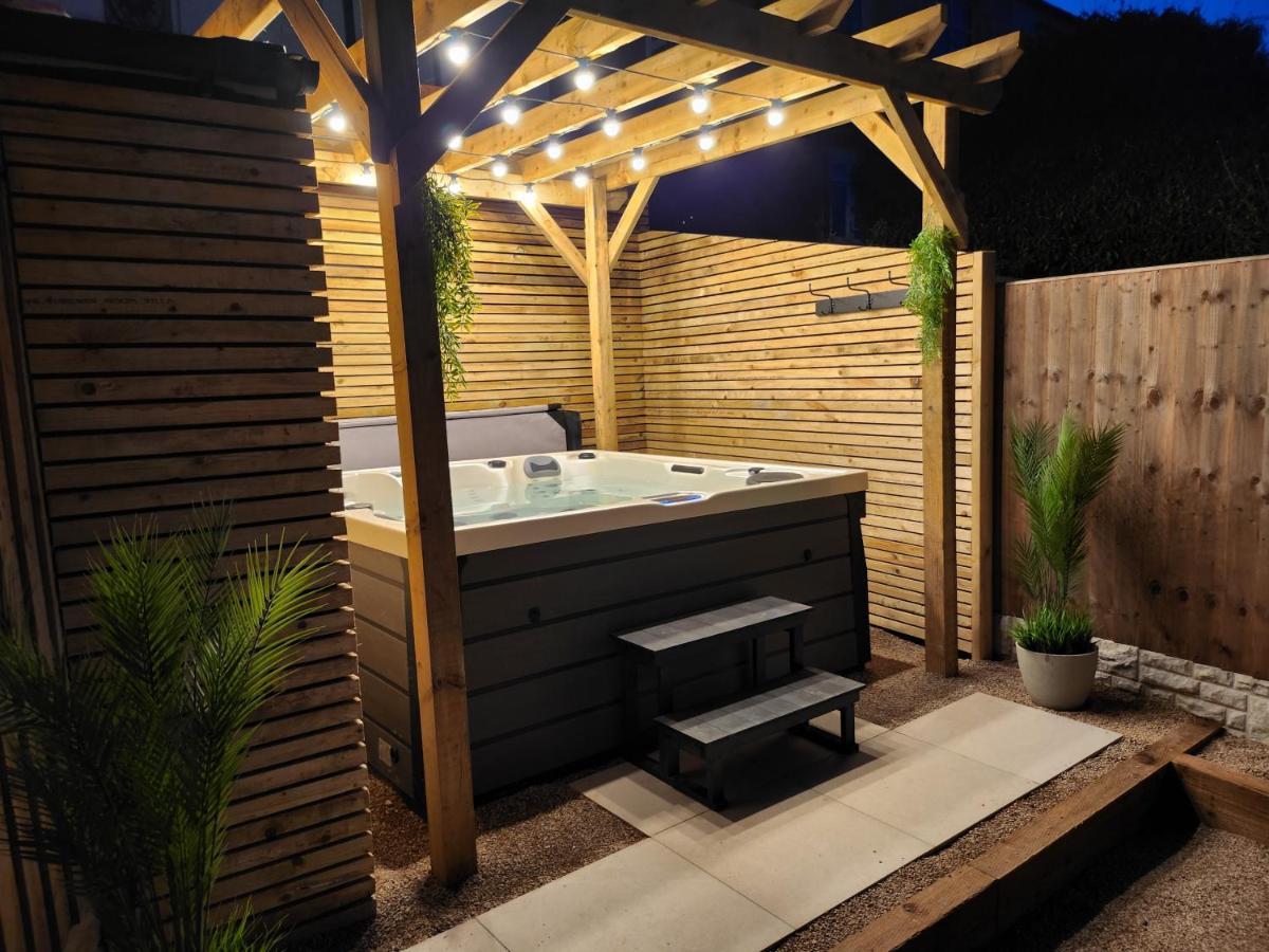 בלקפול Xxhot Tubxx 4Bed Semi, Sleeps 8, 2 Bathrooms מראה חיצוני תמונה