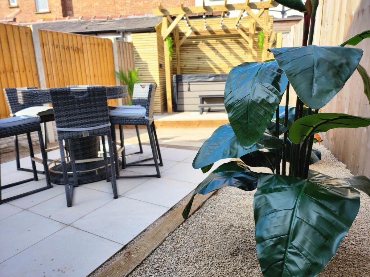 בלקפול Xxhot Tubxx 4Bed Semi, Sleeps 8, 2 Bathrooms מראה חיצוני תמונה